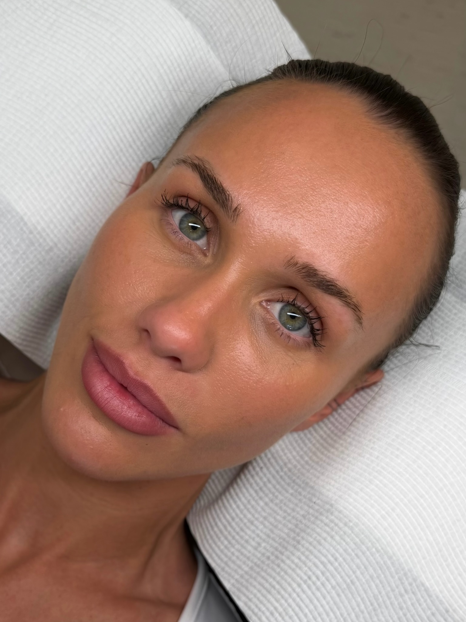 Client before ombré brows